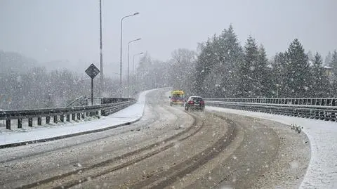 Intensywne opady śniegu w Przemyślu w piątek