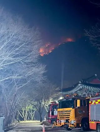 Pożar podchodzący pod świątynię Daejeon