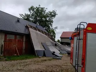 Wiatr zerwał dach w powiecie augustowskim