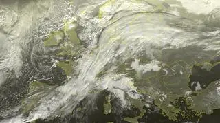 Zdjęcie satelitarne Europy w poniedziałek 2 stycznia, godz. 11.30
