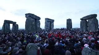 Tysiące osób świętowało przesilenie zimowe w Stonehenge