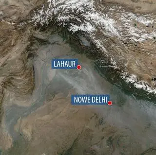 Smog nad Lahaurem i Nowym Delhi 3 listopada widoczne na zdjęciu satelitarnym 
