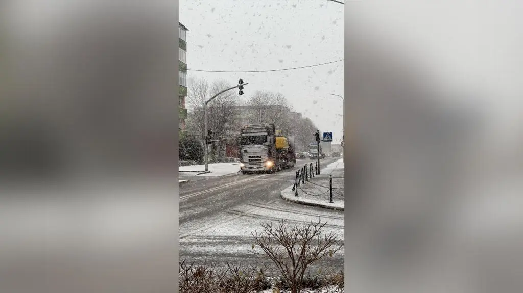 Spadł śnieg. Zimowa aura nastała w części kraju