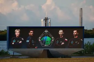 Wyświetlacz zegara do odliczania startu rakiety Falcon 9 na przylądku Canaveral w amerykańskim stanie Floryda
