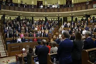 Posłowie Kongresu Deputowanych, niższej izby hiszpańskiego parlamentu, uczcili pamięć ofiar powodzi minutą ciszy
