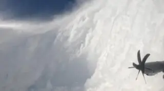 Wlecieli do środka huraganu Melissa. Niezwykłe nagranie