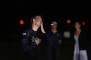 Polski astronauta Sławosz Uznański-Wiśniewski podczas pożegnania astronautów w Centrum Kosmicznym Johna F. Kennedy’ego
