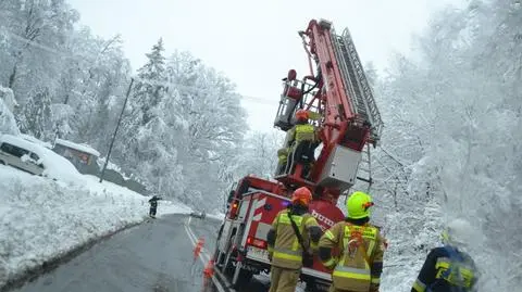 Akcje strażaków po niedzielnych śnieżycach