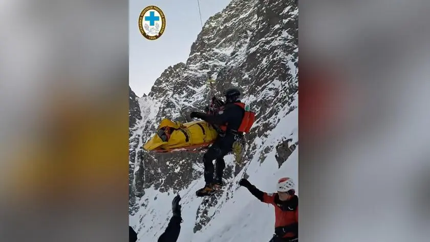 Wypadek na Rysach. Turysta walczy o życie