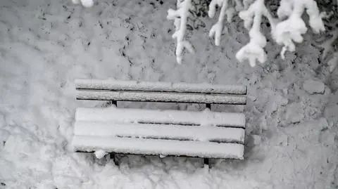 Intensywne opady śniegu, zima, późna jesień