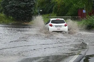 Zalana ulica Szczawiowa w Szczecinie