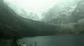 Widok na Morskie Oko w sobotę rano