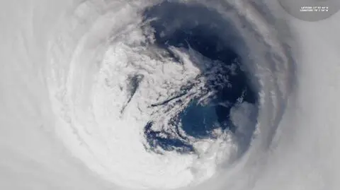 Oko huraganu Melissa na zdjęciu satelitarnym 