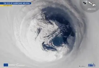 Huragan Melissa. Sonda pokazała oko bestii