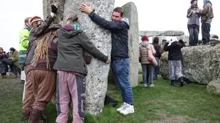 Tłumy zgromadziły się w Stonehenge, by świętować przesilenie zimowe
