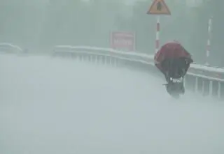 Przyjdzie wcześniej, niż prognozowano. Ewakuacje, odwołane loty
