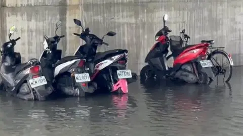 Ulewny deszcz nadciąga nad Tajwan