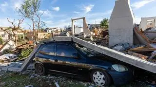 Skutki tornada w Rio Bonito do Iguacu w Brazylii