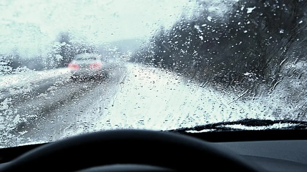 Jak bezpiecznie jeździć zimą?