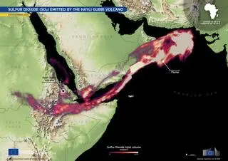 Erupcja Hayli Gubbi w Etiopii, 23.11.2025. Na obrazie widać długi pióropusz gazów i pyłów rozciągający się niemal po wybrzeża Indii i Pakistanu