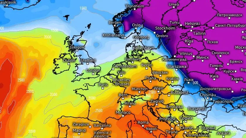 "Rosyjski niedźwiedź" trzyma w łapach śnieg. Czy sypnie nim w stronę Polski?