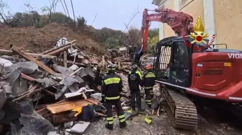 Trwają poszukiwania dwóch osób po tym, jak osuwisko zniszczyło dom