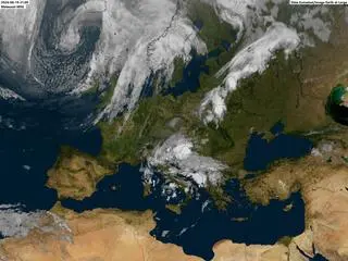 Zdjęcie satelitarne z dnia 19 sierpnia z godziny 21