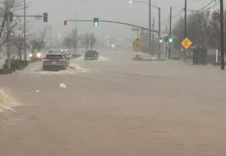 Ulice zamieniły się w potoki. Kolejna powódź może przyjść na święta