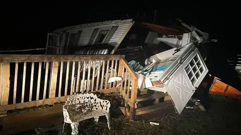 Zniszczenia po przejściu tornada przez Missouri