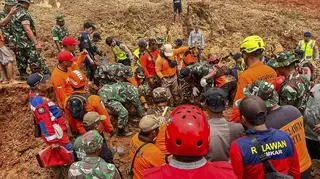 Osuwisko zeszło na wioski w Indonezji po intensywnych opadach deszczu