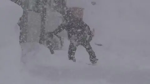 Śnieg zasypał miasta. Obawiają się lawin