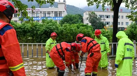 Zalana droga w chińskiej prowincji Guangdong