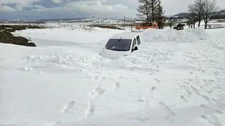 Auta zasypane po dach. Ewakuacje kierowców