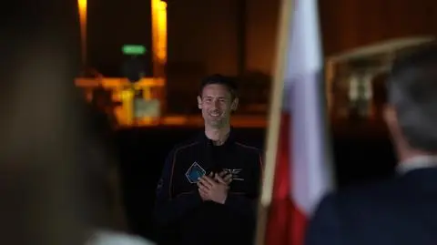 Sławosz Uznański-Wiśniewski podczas pożegnania astronautów w Centrum Kosmicznym Johna F. Kennedy’ego.