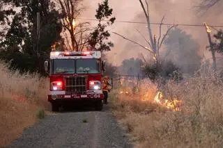 Gaszenie pożaru Thompson Fire w hrabstwie Butte