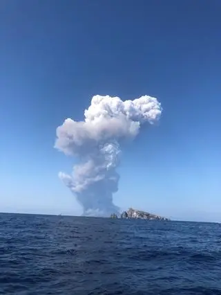 Wybuch wulkanu na wyspie Stromboli - zdjęcie z lipca 2019 