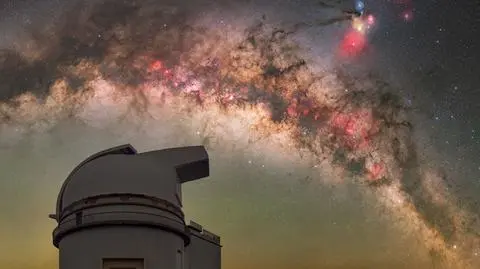 Zdjęcie przedstawiające Drogę Mleczną widoczną z Mauna Kea na Hawajach