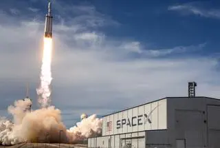 Start rakiety Super Heavy z satelitą pogodowym GOES-U na pokładzie