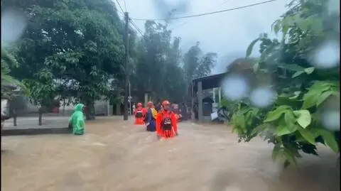 Sumatra (Indonezja) zmaga się z powodziami