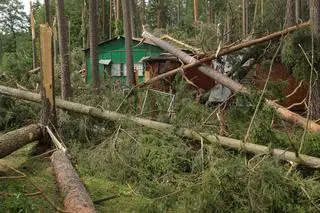 Zniszczenia w ośrodku wypoczynkowym nad jeziorem Serwent
