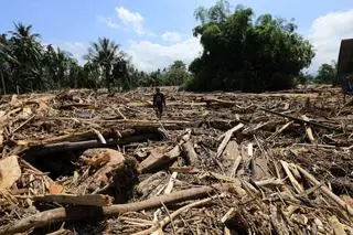 Skutki powodzi w Indonezji