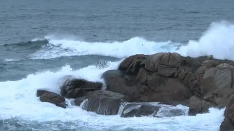 Wysokie fale w A Corunii w północno-zachodniej Hiszpanii