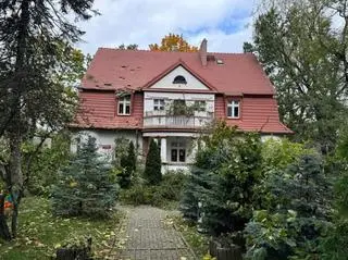 Uszkodzony dach przedszkola w Zielonej Górze