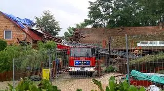 Zerwany dach w miejscowości Poręba Radlna