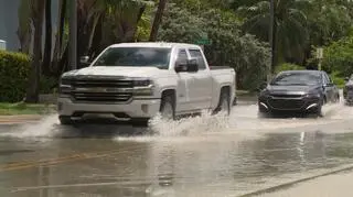 Podtopiło Hollywood, pioruny trafiały w Miami