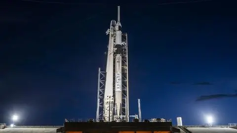 Rakieta Falcon 9 na platformie startowej