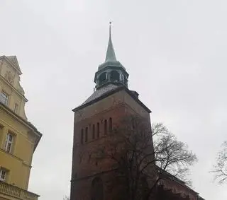 Iglica kościoła w Białogardzie została przechylona