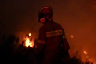 Strażacy walczą z pożarami na Krecie