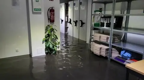 Zalane piwnice w Suwałkach po burzy (OSP Potasznia)