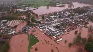 Tysiące osób bez prądu, zalane miasto. Krajobraz po Claudii
